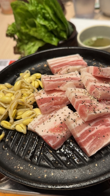 なぜ韓国では「焼肉＝サムギョプサル」なのか？🔥 文化の違いを探る旅と名古屋『本格炭火 焼肉家やみつき』の魅力 🥩