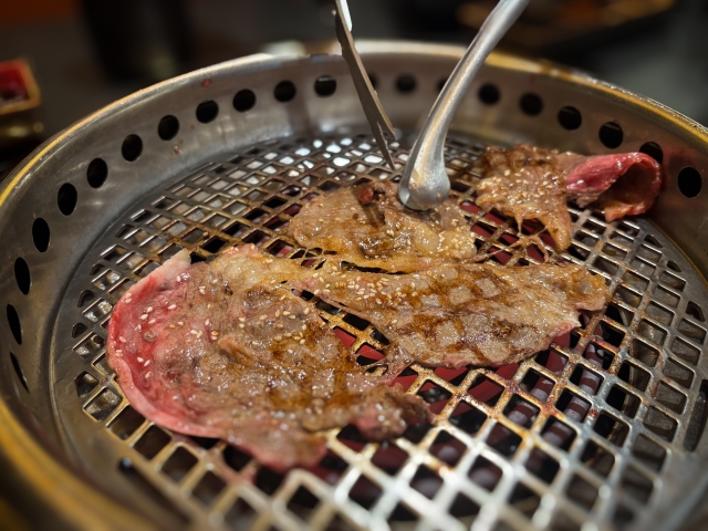 🔥 焼き方で変わる肉の香りの種類 - 本格炭火の魔法を体感しよう！