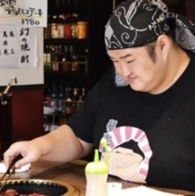 元大関・琴光喜がお迎えする焼肉家『やみつき』🍖本格炭火焼肉の魅力を徹底解説!