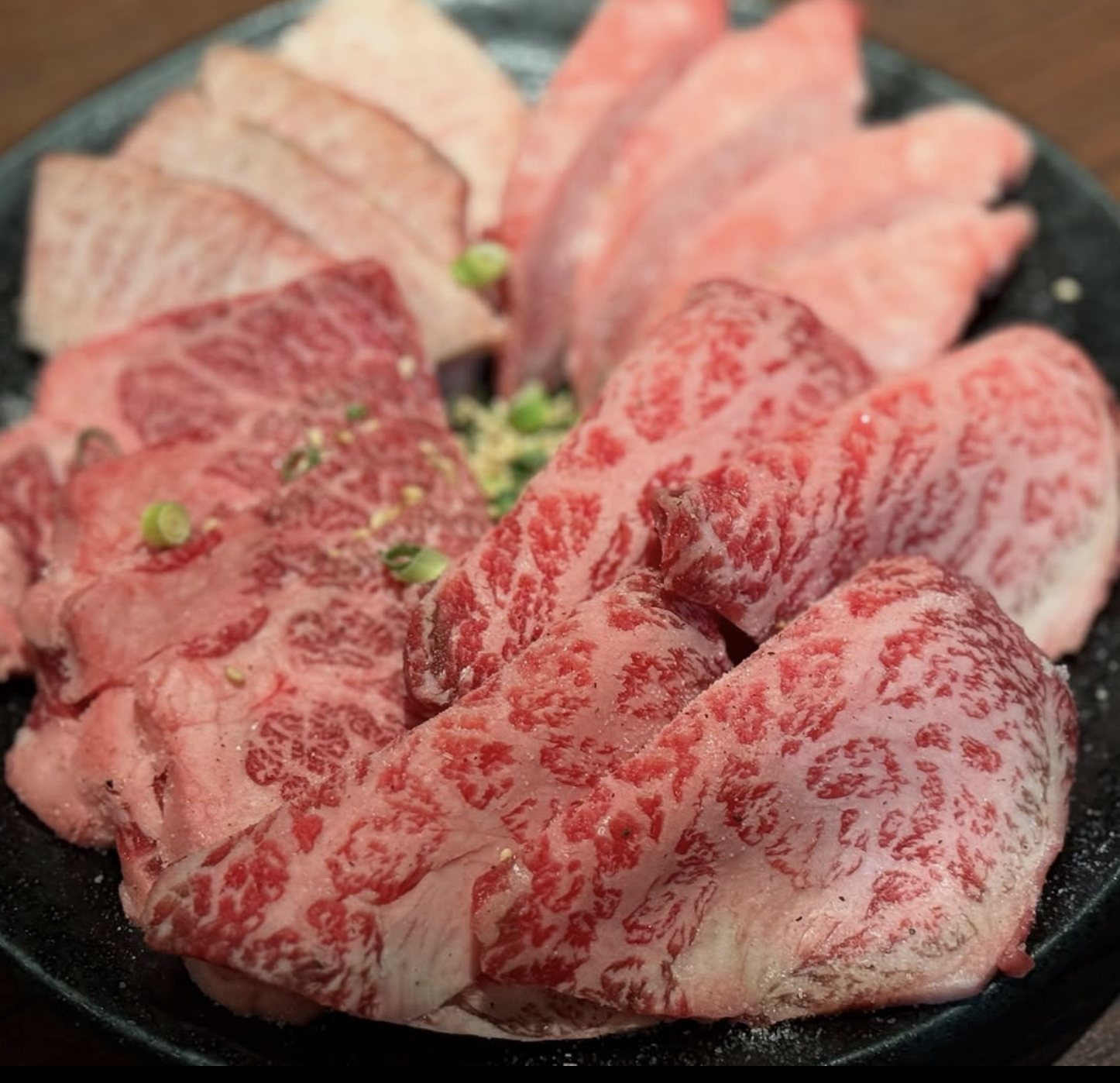 名古屋の焼肉家「やみつき」で味わう本格炭火焼肉の魅力🔥
