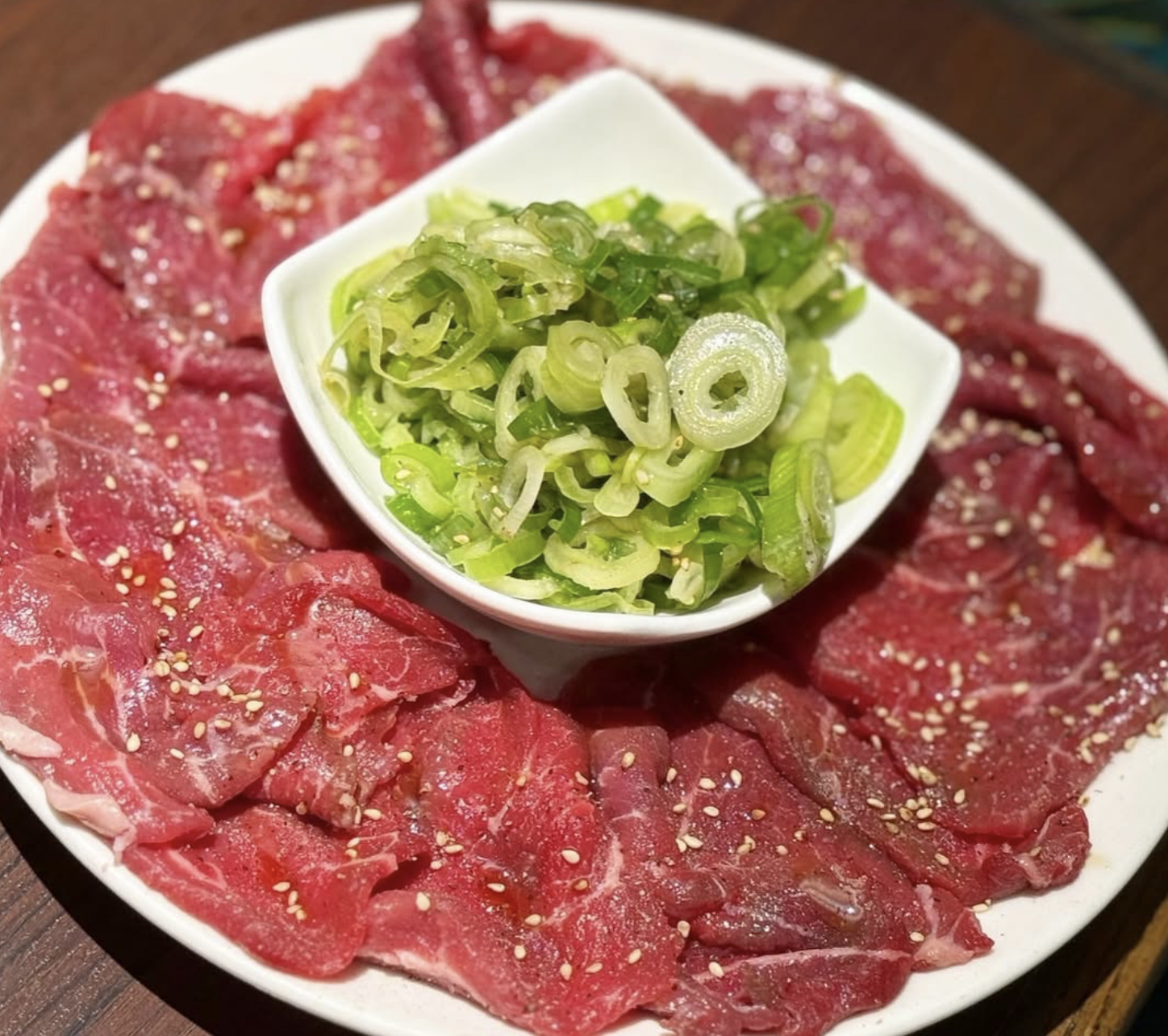 名古屋でヘルシー赤身肉を堪能。炭火焼肉の牛もも肉が持つ赤身本来の旨味と特徴
